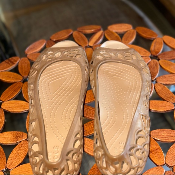 Crocs Isabella Jelly Flat: Peep-Toe Style with Gemlitetranslucent Uppers - Picture 11 of 13